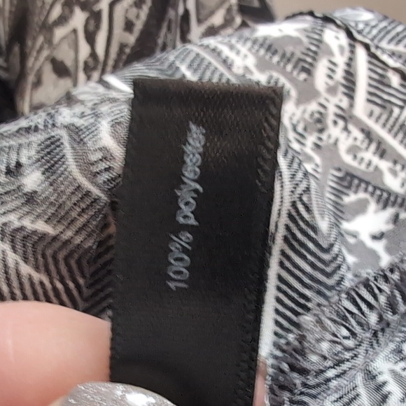 Limited Elegant Cap Sleeve Kaleidoscope Top - Picture 6 of 6